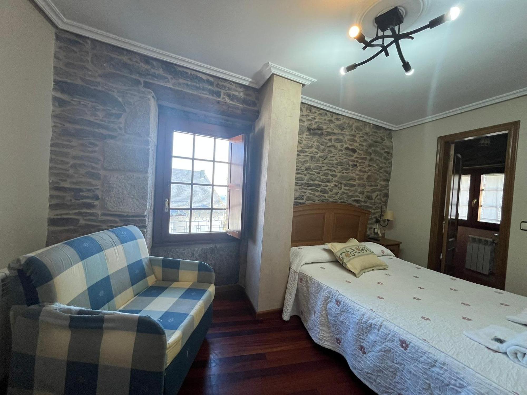 Caldelas Sacra-pension Rustica 3 Estrellas Casa de hóspedes
